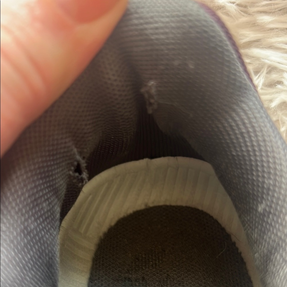 ON Running Gray and Maroon Sneakers - Picture 3 of 8